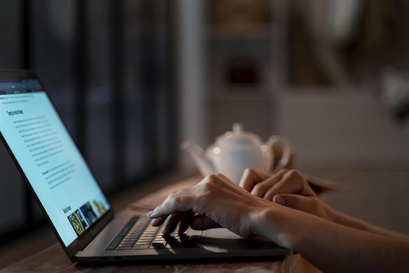 كتابة المحتوى وإنشاء المحتوى: القوة الخفية للنجاح الرقمي في الإماراتE