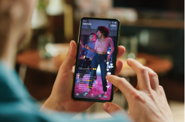 Vertical Video Dominance: Optimizing Content for Mobile Consumption in the UAE